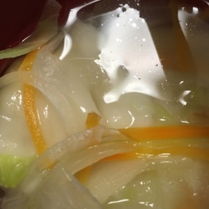 キャベツの水餃子スープ